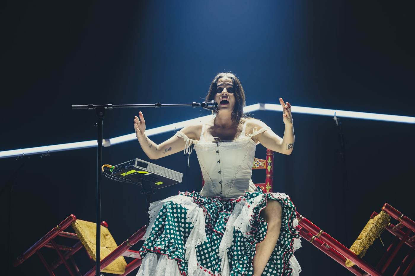 No bleachers, no giant screens: at Festival Flamenco Nòmada, the dance happens just a few feet from whoever's watching. — image 10